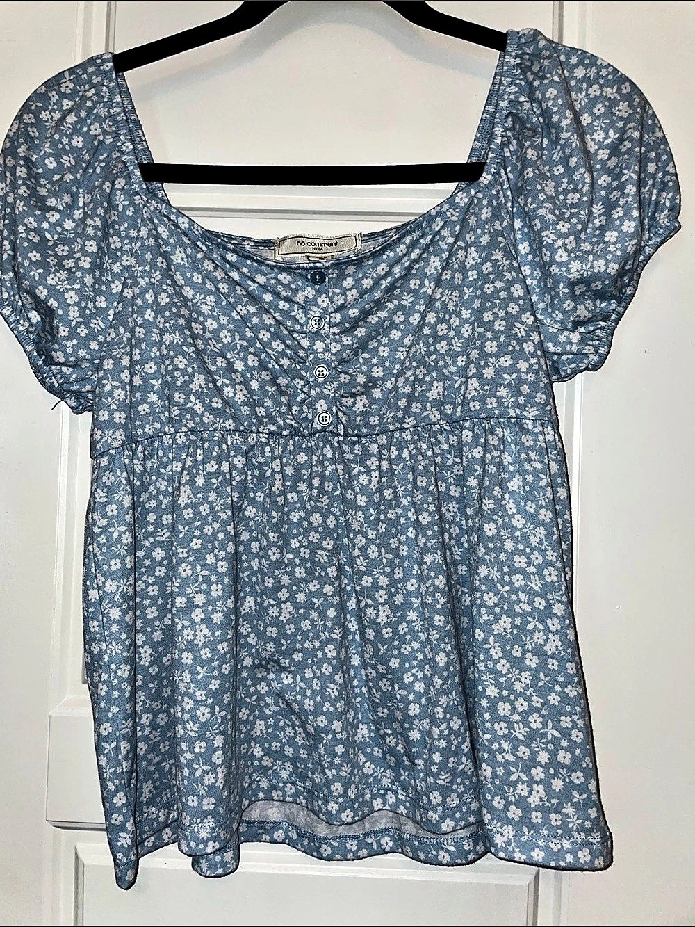 No Comment Nyla Floral Blouse in Blue & White Size Medium Like New